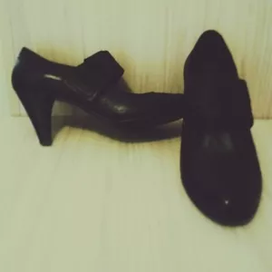 Продам женские черные туфли из натуральной кожи