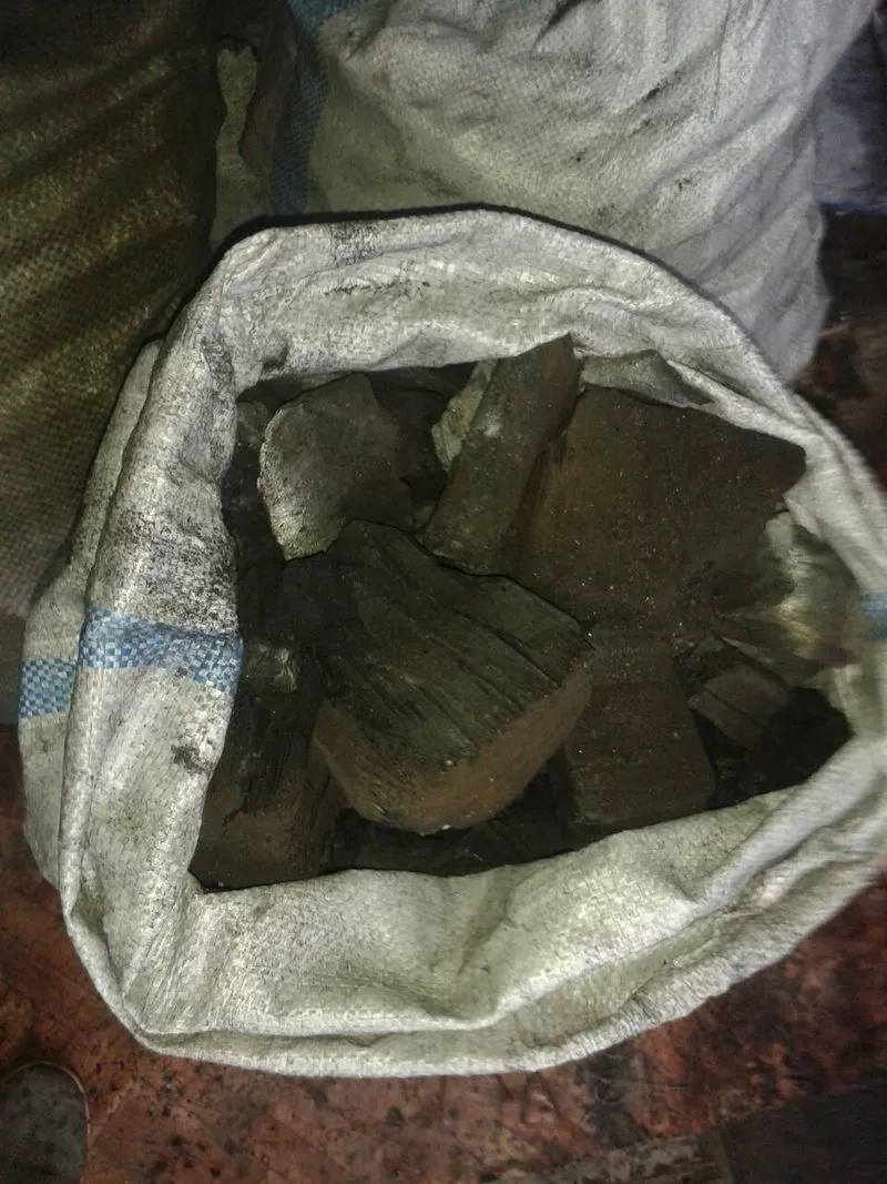 продам уголь древесный ( береза) для шашлыков
