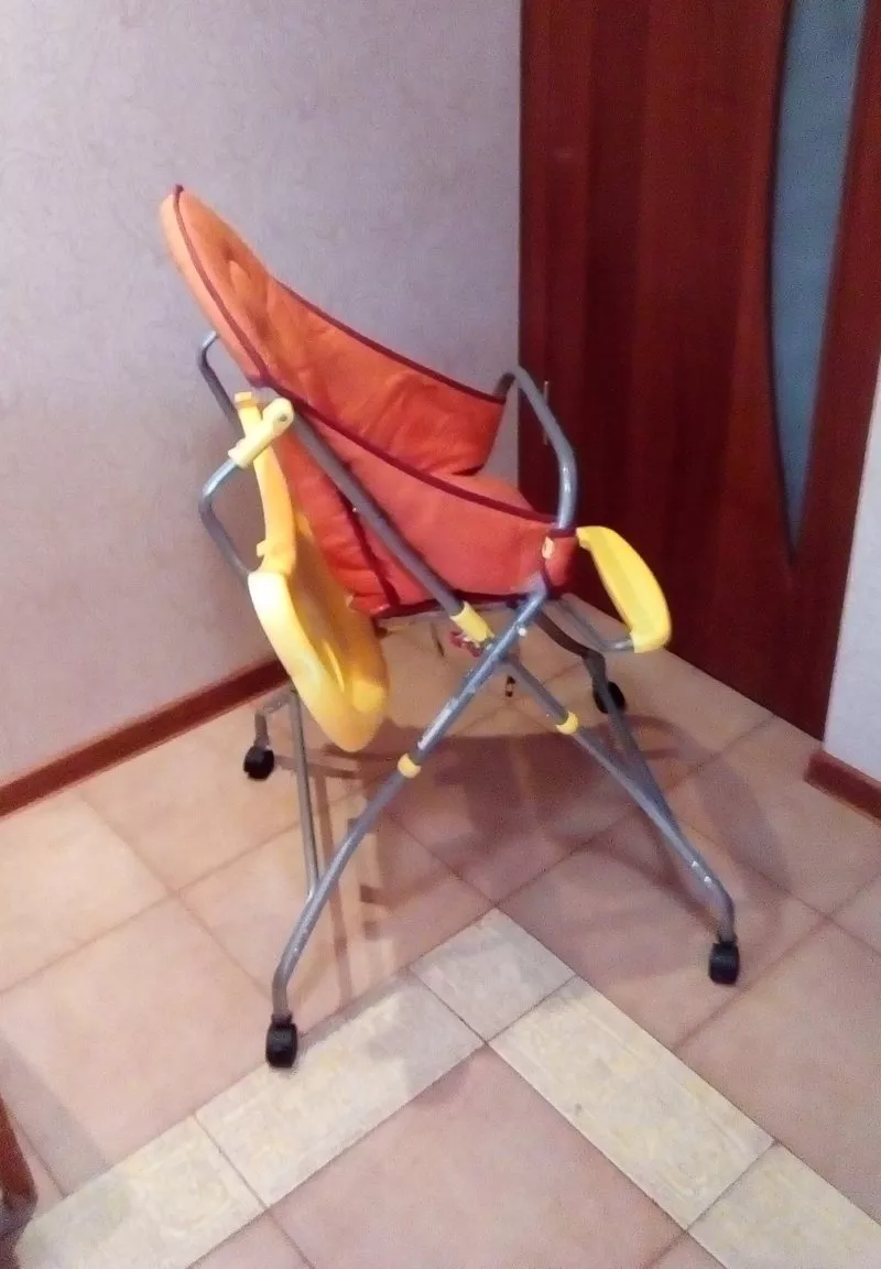 Продам детский стул для кормления  2