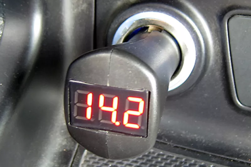 Индикатор напряжения для автомобильного прикуривателя ИН-12П